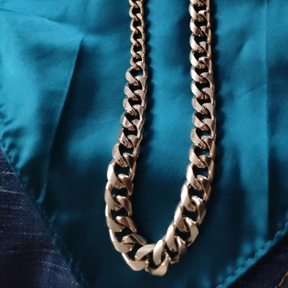 Golden  link necklace - Picture 1 of 4